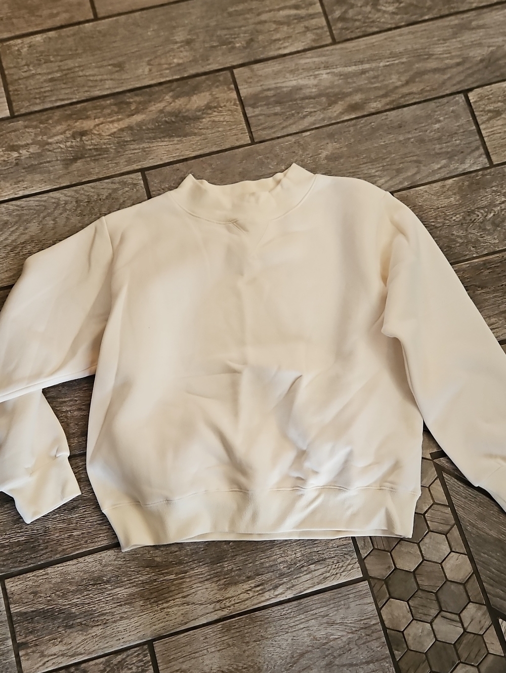 Cream Women’s Crewnck Sweatshirt - Classic Casual Like New Condition